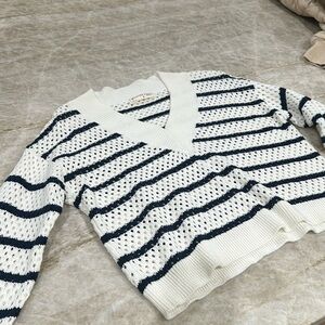 Spring sweater electric and rose